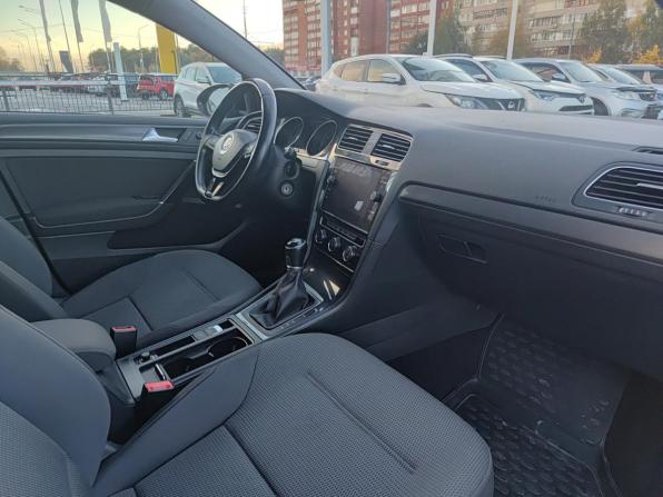 Volkswagen Golf VII Рестайлинг с пробегом 2018 года, цена 1 820 000 рублей, 267205 км, универсал, Автокод Объявления