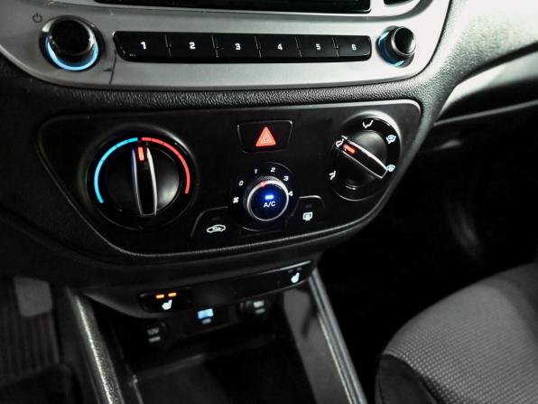 Hyundai Solaris II Рестайлинг с пробегом 2021 года, цена 1 360 000 рублей, 106375 км, седан, Автокод Объявления