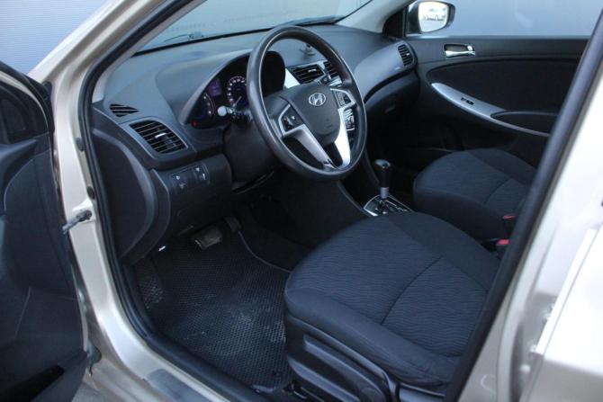 Hyundai Solaris I с пробегом 2014 года, цена 845 000 рублей, 215576 км, седан, Автокод Объявления