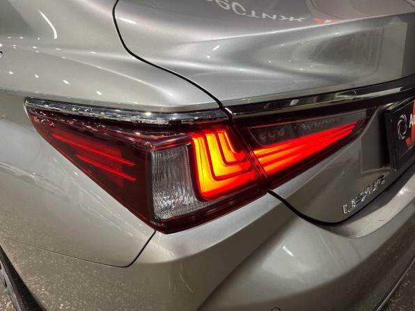 Lexus ES VII с пробегом 2018 года, цена 2 940 000 рублей, 152000 км, седан, Автокод Объявления