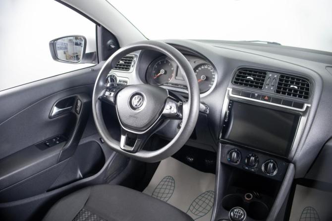 Volkswagen Polo V Рестайлинг с пробегом 2015 года, цена 849 000 рублей, 195000 км, седан, Автокод Объявления