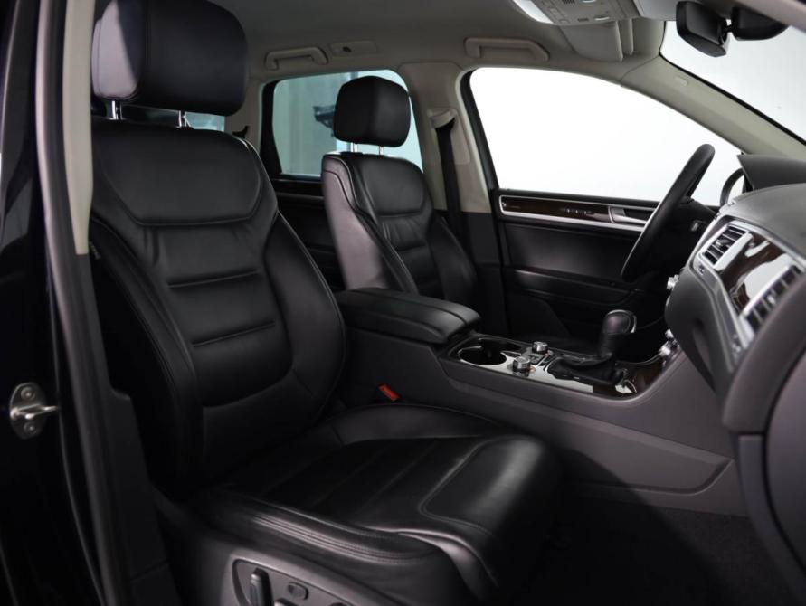 Volkswagen Touareg II Рестайлинг Санкт-Петербург  - изображение 22