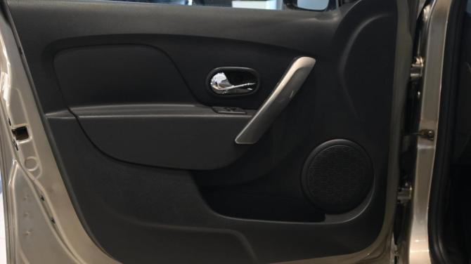 Renault Sandero II с пробегом 2017 года, цена 970 000 рублей, 126790 км, хэтчбек, Автокод Объявления