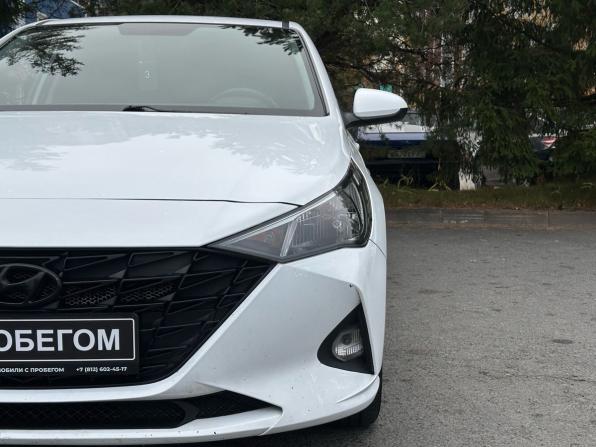 Hyundai Solaris II Рестайлинг с пробегом 2021 года, цена 1 359 000 рублей, 130418 км, седан, Автокод Объявления