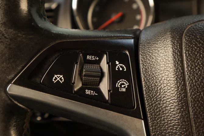 Opel Astra J Рестайлинг с пробегом 2012 года, цена 759 000 рублей, 207000 км, седан, Автокод Объявления