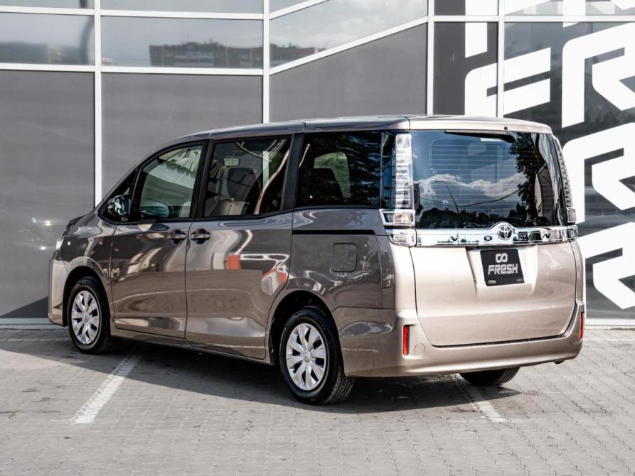 Toyota Voxy III (R80) Рестайлинг Краснодар  - изображение 2
