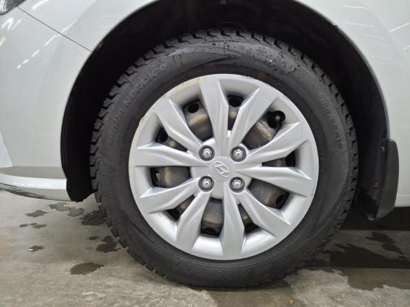 Hyundai Solaris II Рестайлинг с пробегом 2021 года, цена 1 405 000 рублей, 134363 км, седан, Автокод Объявления