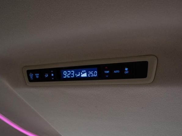 Toyota Vellfire II Рестайлинг с пробегом 2018 года, цена 4 320 000 рублей, 128176 км, минивэн, Автокод Объявления
