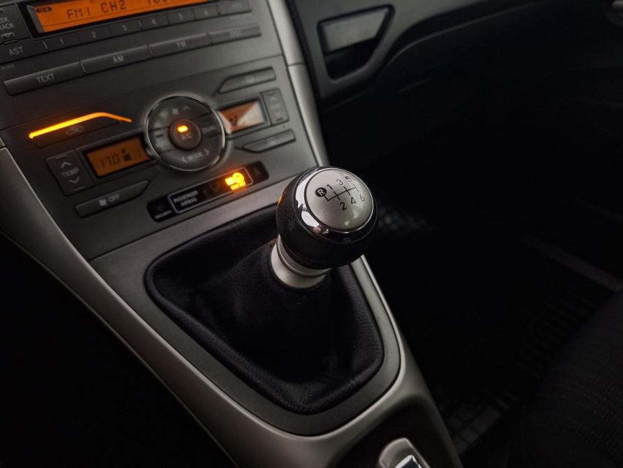 Toyota Auris I Псков  - изображение 15