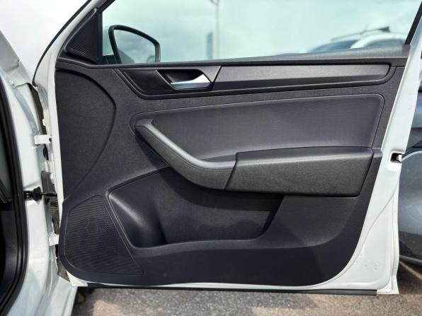 Volkswagen Polo VI с пробегом 2021 года, цена 1 350 000 рублей, 137281 км, лифтбек, Автокод Объявления