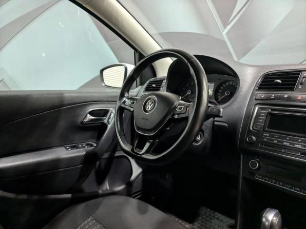 Volkswagen Polo V Рестайлинг с пробегом 2016 года, цена 1 245 000 рублей, 59062 км, седан, Автокод Объявления