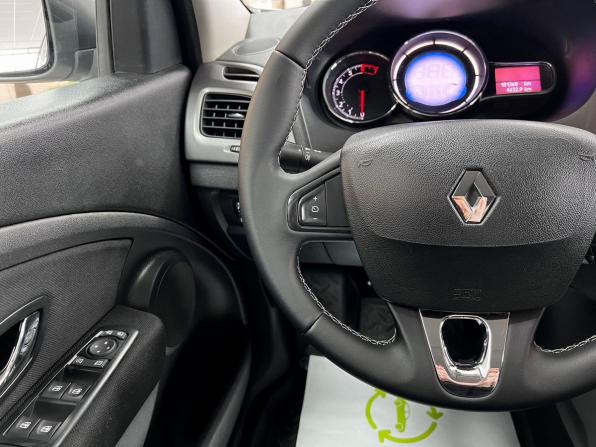 Renault Fluence I Рестайлинг с пробегом 2015 года, цена 895 000 рублей, 181368 км, седан, Автокод Объявления