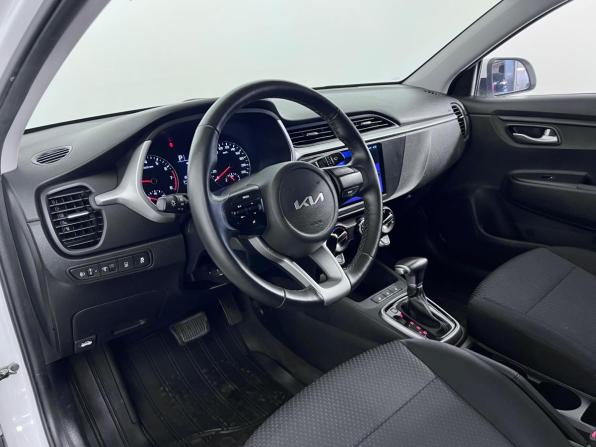 Kia Rio IV Рестайлинг с пробегом 2021 года, цена 1 630 000 рублей, 65930 км, седан, Автокод Объявления