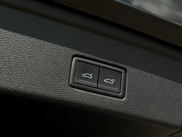 Volkswagen Touareg III Рестайлинг с пробегом 2024 года, цена 13 900 500 рублей, 21291 км, внедорожник, Автокод Объявления