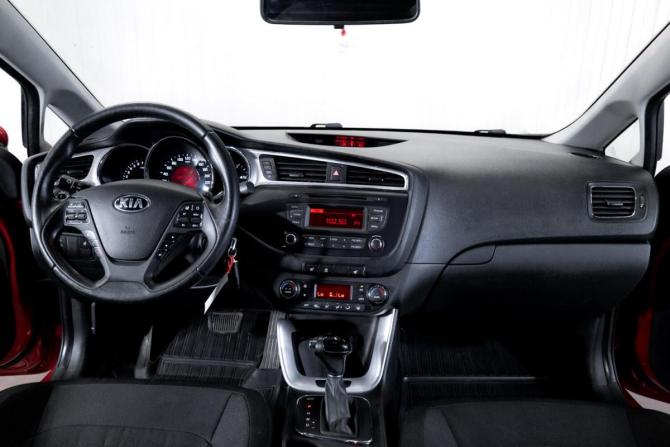Kia Ceed II Рестайлинг с пробегом 2018 года, цена 1 399 000 рублей, 130092 км, хэтчбек, Автокод Объявления