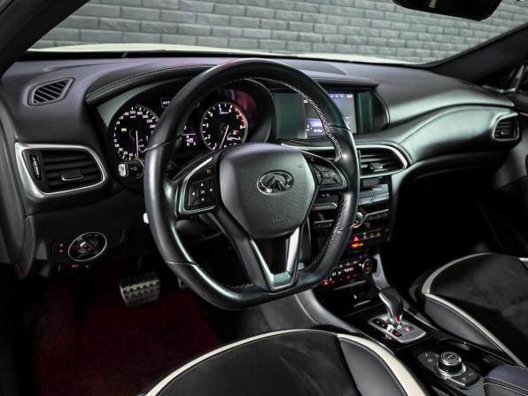 Infiniti Q30 с пробегом 2018 года, цена 2 865 000 рублей, 27280 км, хэтчбек, Автокод Объявления