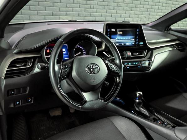 Toyota C-HR I с пробегом 2018 года, цена 2 425 000 рублей, 101966 км, внедорожник, Автокод Объявления