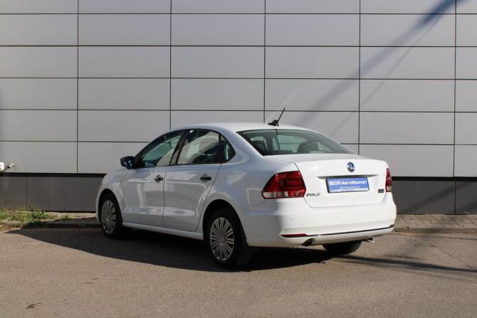 Volkswagen Polo V Рестайлинг с пробегом 2018 года, цена 965 000 рублей, 125797 км, седан, Автокод Объявления