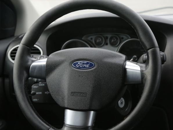 Ford Focus II Рестайлинг с пробегом 2011 года, цена 378 000 рублей, 309000 км, седан, Автокод Объявления