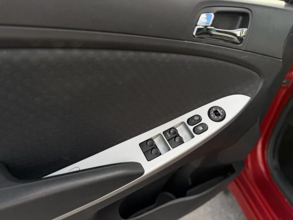 Hyundai Solaris I с пробегом 2012 года, цена 870 000 рублей, 167794 км, хэтчбек, Автокод Объявления