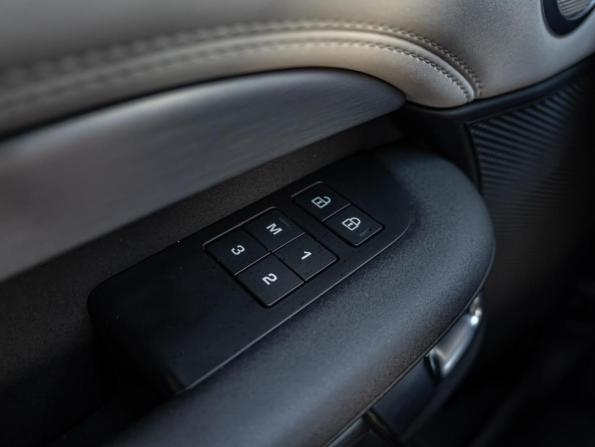 Land Rover Discovery V Рестайлинг с пробегом 2021 года, цена 6 970 000 рублей, 107694 км, внедорожник, Автокод Объявления