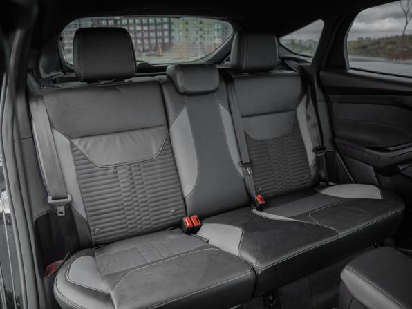 Ford Focus ST III Рестайлинг с пробегом 2018 года, цена 1 875 000 рублей, 16500 км, хэтчбек, Автокод Объявления