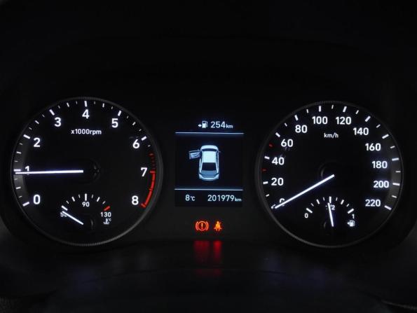 Hyundai Solaris II с пробегом 2017 года, цена 929 000 рублей, 201979 км, седан, Автокод Объявления