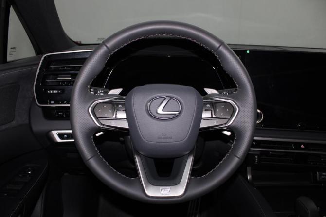 Lexus RX V с пробегом 2026 года, цена 13 500 000 рублей, 52 км, внедорожник, Автокод Объявления