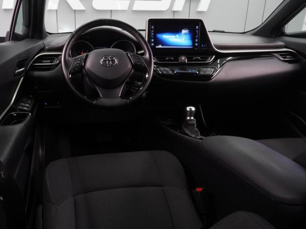 Toyota C-HR I Рестайлинг с пробегом 2019 года, цена 2 229 000 рублей, 135353 км, внедорожник, Автокод Объявления