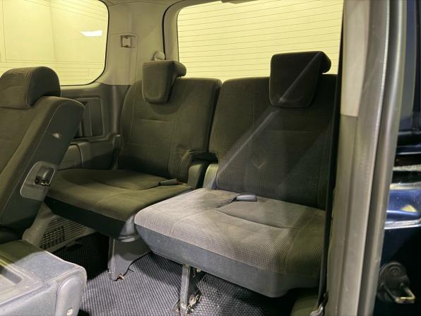 Toyota Voxy II (R70) с пробегом 2009 года, цена 888 000 рублей, 292029 км, минивэн, Автокод Объявления
