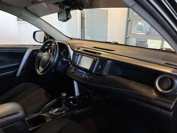 Toyota RAV4 IV (XA40) Рестайлинг с пробегом 2018 года, цена 2 299 000 рублей, 114153 км, внедорожник, Автокод Объявления