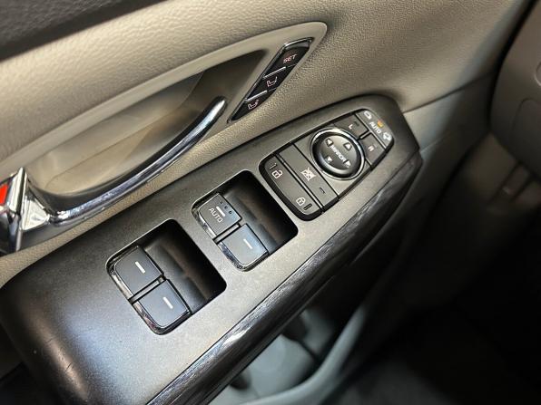 Kia Carnival III с пробегом 2016 года, цена 2 399 000 рублей, 208345 км, минивэн, Автокод Объявления