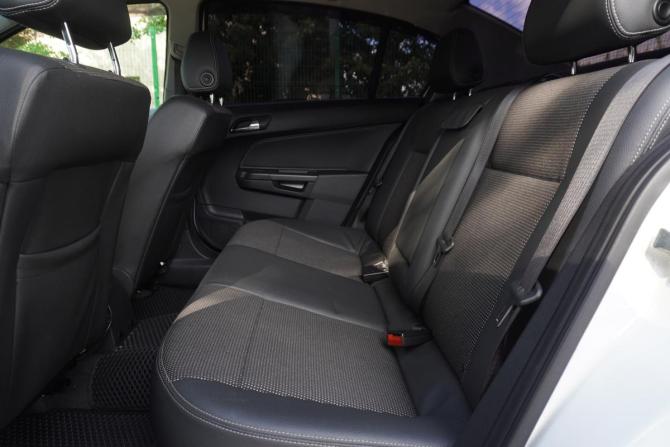 Opel Astra H Рестайлинг с пробегом 2014 года, цена 670 000 рублей, 201095 км, седан, Автокод Объявления