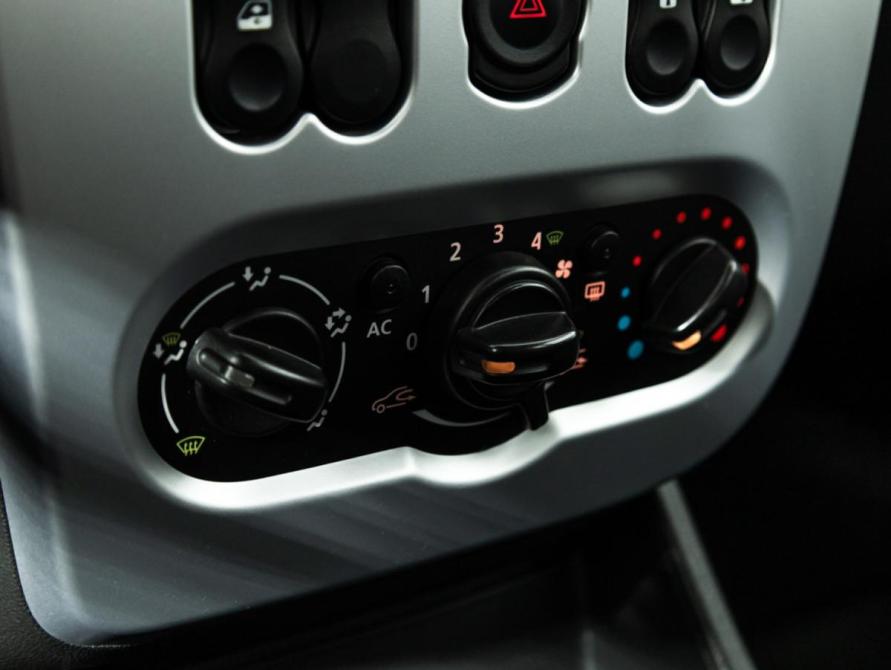 Renault Sandero I Санкт-Петербург  - изображение 16