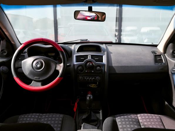 Renault Megane II Рестайлинг с пробегом 2006 года, цена 355 000 рублей, 294899 км, седан, Автокод Объявления