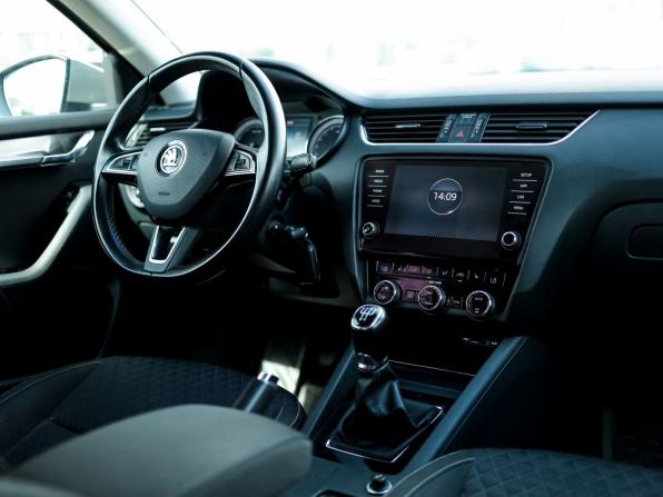 Skoda Octavia III (A7) Рестайлинг с пробегом 2017 года, цена 1 599 000 рублей, 132375 км, лифтбек, Автокод Объявления