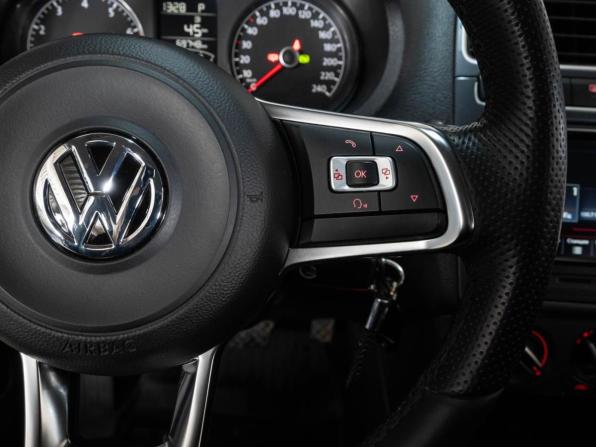 Volkswagen Polo V Рестайлинг с пробегом 2020 года, цена 1 590 000 рублей, 69748 км, седан, Автокод Объявления
