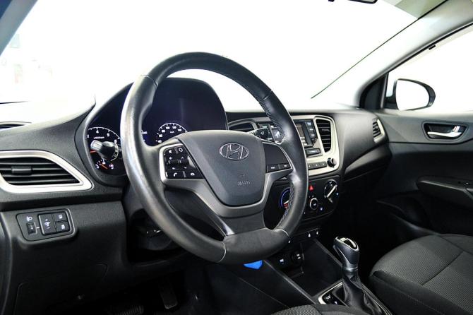 Hyundai Solaris II Рестайлинг с пробегом 2021 года, цена 1 399 000 рублей, 115000 км, седан, Автокод Объявления