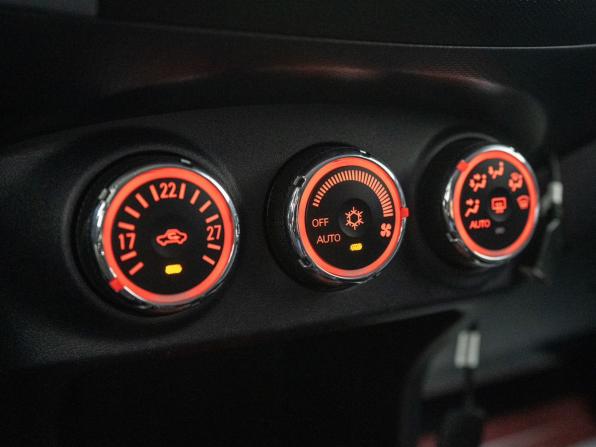 Mitsubishi Outlander II Рестайлинг с пробегом 2011 года, цена 1 300 000 рублей, 242209 км, внедорожник, Автокод Объявления