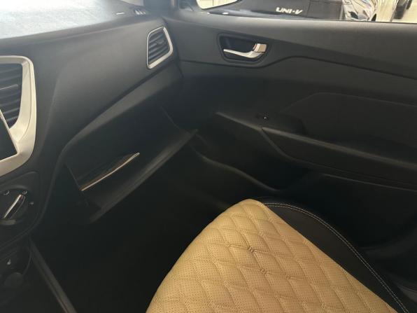 Hyundai Solaris II с пробегом 2018 года, цена 990 000 рублей, 134000 км, седан, Автокод Объявления