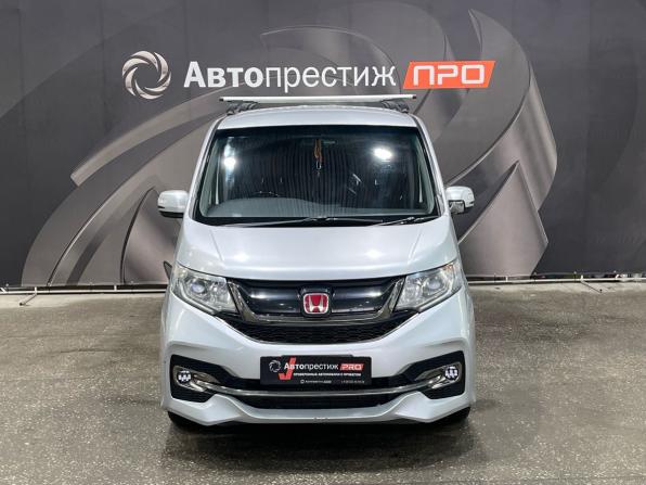 Honda Stepwgn V с пробегом 2015 года, цена 1 630 000 рублей, 251269 км, минивэн, Автокод Объявления