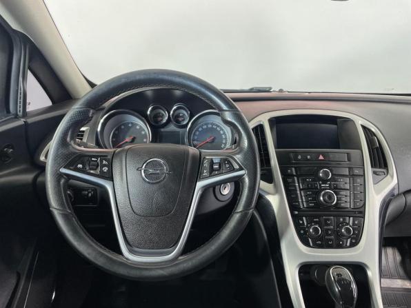 Opel Astra J Рестайлинг с пробегом 2011 года, цена 765 000 рублей, 242007 км, хэтчбек, Автокод Объявления