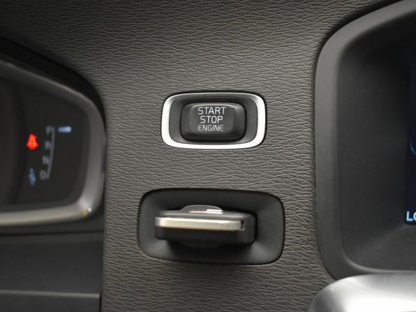 Volvo S60 II Рестайлинг с пробегом 2015 года, цена 1 727 000 рублей, 158095 км, седан, Автокод Объявления