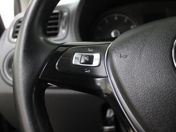 Volkswagen Polo V Рестайлинг с пробегом 2018 года, цена 1 039 900 рублей, 185845 км, седан, Автокод Объявления