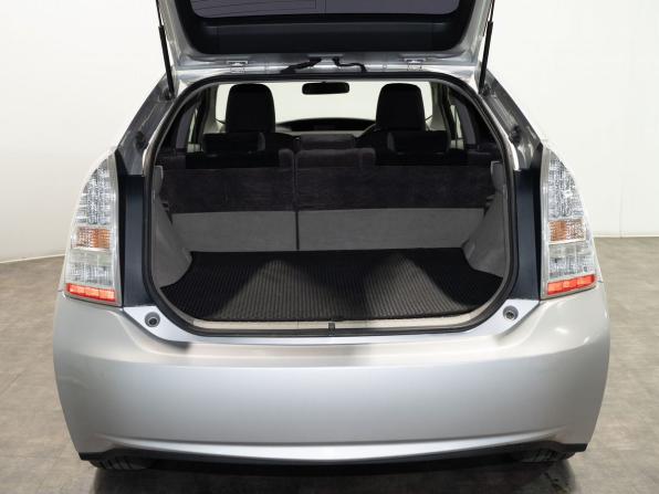Toyota Prius III (XW30) с пробегом 2010 года, цена 1 100 000 рублей, 188776 км, лифтбек, Автокод Объявления