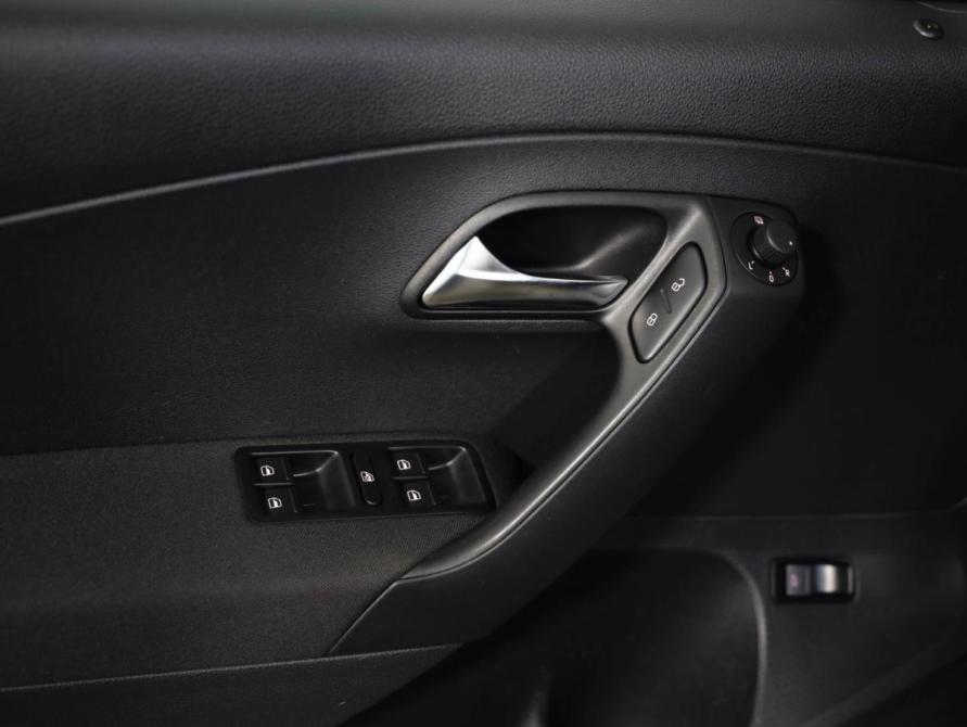 Volkswagen Polo V Рестайлинг Санкт-Петербург  - изображение 16