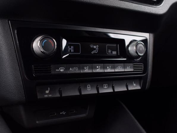 Skoda Rapid II с пробегом 2021 года, цена 1 399 995 рублей, 175419 км, лифтбек, Автокод Объявления