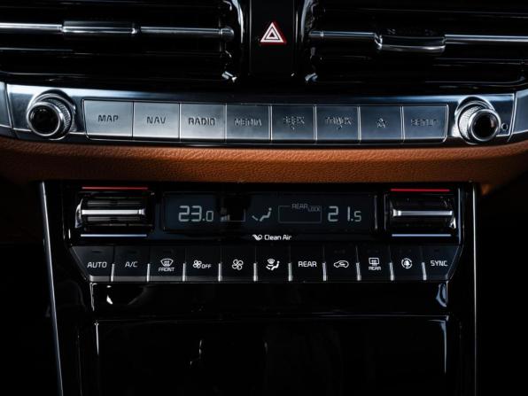 Kia Mohave I Рестайлинг 2 с пробегом 2022 года, цена 5 617 500 рублей, 64144 км, внедорожник, Автокод Объявления