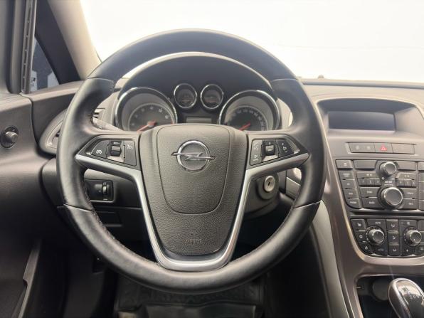 Opel Astra J с пробегом 2011 года, цена 699 000 рублей, 108931 км, хэтчбек, Автокод Объявления