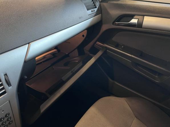 Opel Astra H Рестайлинг с пробегом 2012 года, цена 510 000 рублей, 243716 км, седан, Автокод Объявления